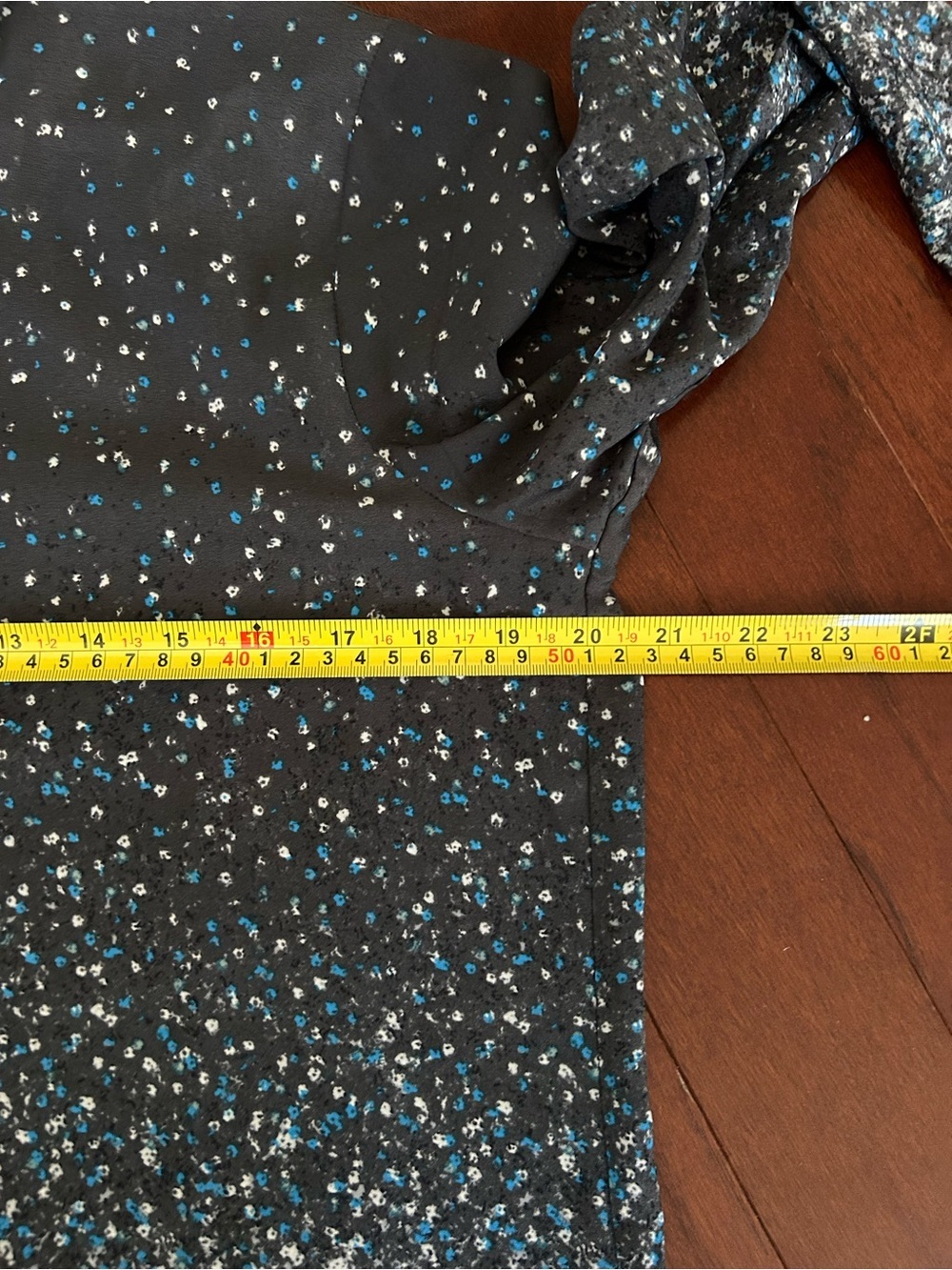Banana Republic Ombre Speckle
Dotted Button-Down Blouse Size Medium Medium - Picture 5 of 7